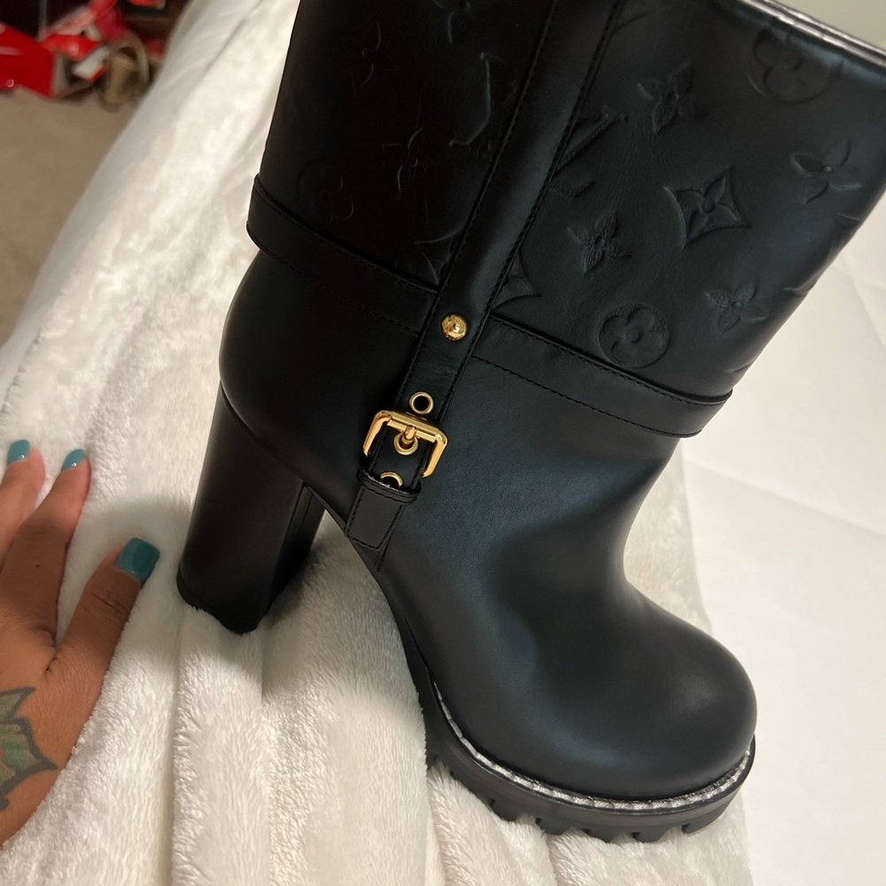 Louis Vuitton Monogram Rain Boots Black Gold Hardware - Picture 1 of 2